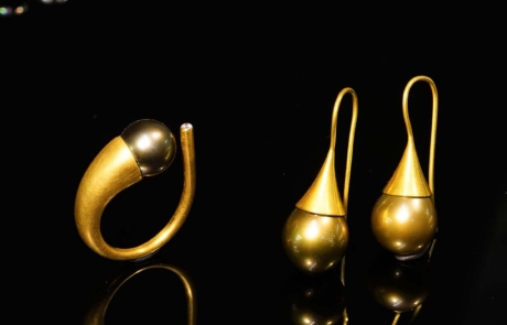 Tahitiperl-Ring in 18-Karat-Gold mit Brillant Tahiti Perl-Ohrringe in 18-Karat-Gold